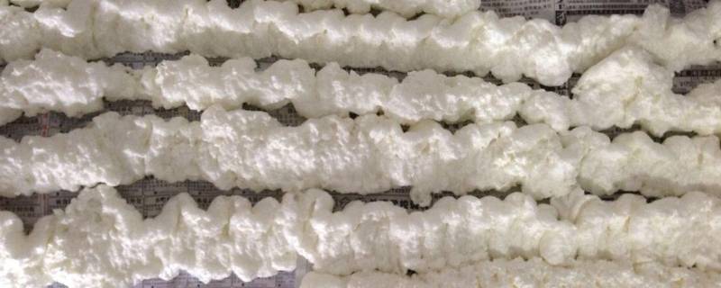 门框上发泡胶怎么清洗（门框上的泡沫胶干了怎么除掉?）