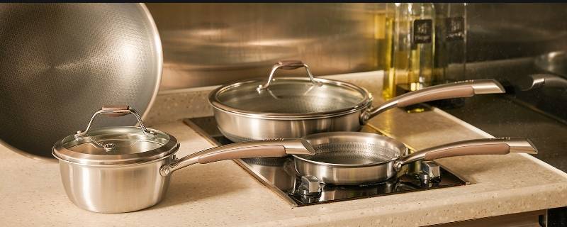 炒锅外面的油渍污垢怎样去除（炒菜锅内油垢太厚了怎么去除）