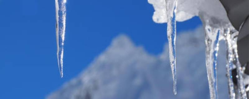 冬天屋檐下的冰柱叫什么（冬天屋檐下的冰柱叫什么名字）
