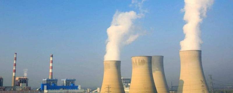 大烟囱里往外冒的白色的是什么（城市里冒白烟的烟囱是干啥的）