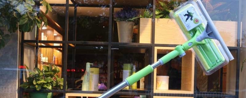 冬天用什么水擦玻璃不冻（冬天用啥擦玻璃不冻）