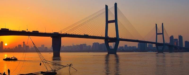 长江经过哪些城市（长江经过哪些城市流入到哪里?）