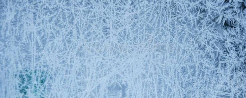 冬天玻璃结霜怎么处理（冬天玻璃结霜怎么处理视频）