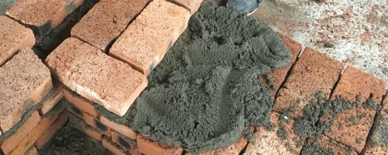 冬天砌墙水泥怎么防冻（冬天砌砖怎么防冻）