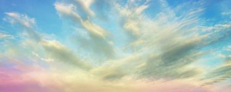 天空出现彩色的云是怎么回事（天空出现彩色的云是怎么回事儿）