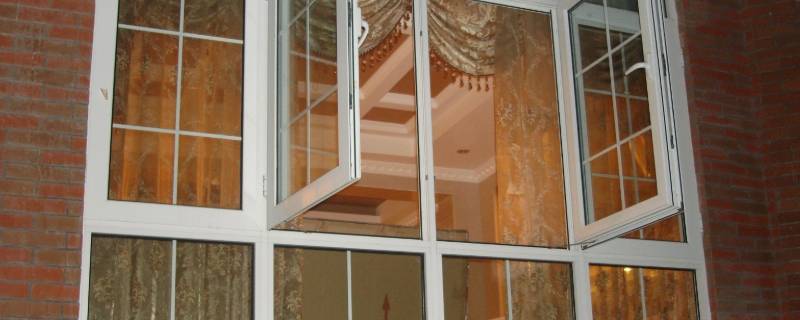 冬天屋里窗户上都是水怎么解决（窗户冬天有水怎么办）