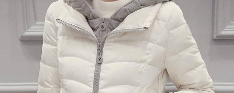 第一次买的羽绒服怎么洗（第一次买的羽绒服怎么洗才干净）