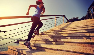 楼梯怎样清洗干净（楼梯怎么擦）