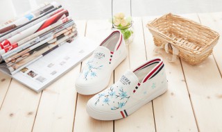 小白鞋怎样清洗最干净（小白鞋怎样清洗最干净视频）