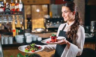 新手服务员开始怎么做（新手服务员开始怎么做被说不合适）