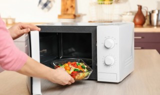 可以直接把油纸放入微波炉加热吗（可以直接把油纸放入微波炉加热吗）