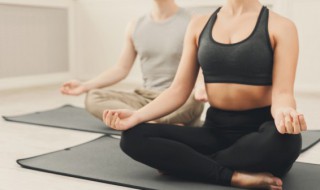 橡胶瑜伽垫怎么清洗（橡胶瑜伽垫怎么清洗才防滑）